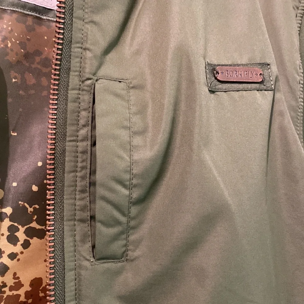 Born Fly puffer vest - Picture 6 of 16